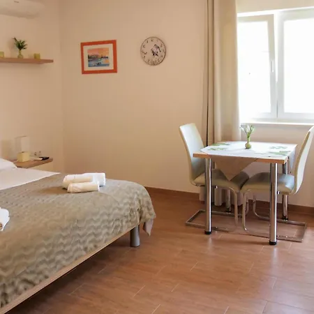 Appartement Amazing In With Wifi Orebić