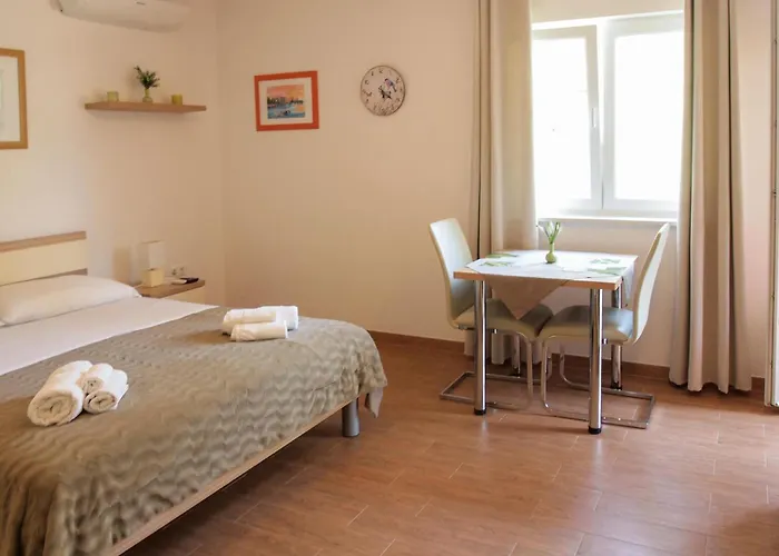 Apartman Amazing In With Wifi Orebić